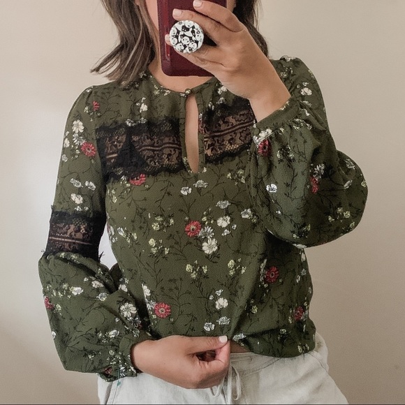 Green floral blouse. Size‎ small - Picture 1 of 3